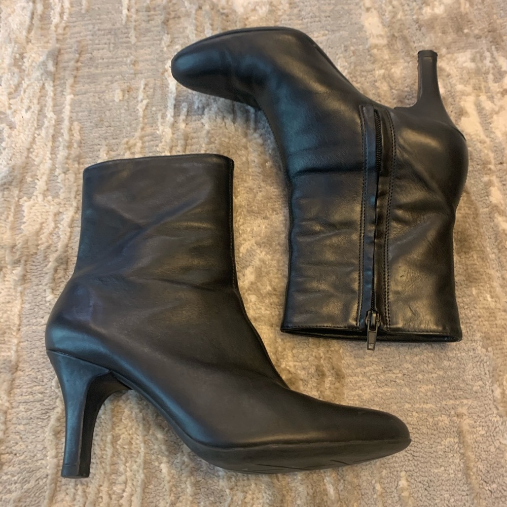 EUC VIA UNO Dress boots